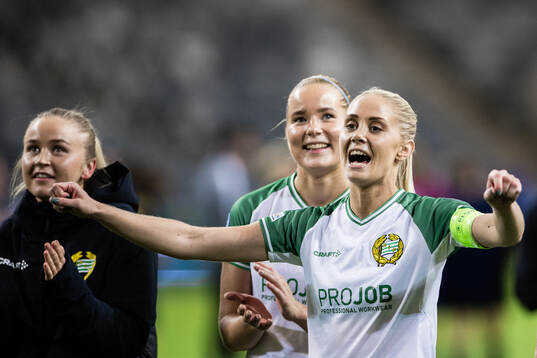 Alice Carlsson of Hammarby celebrates