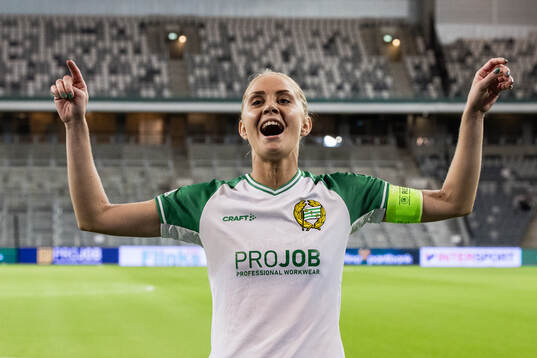 Alice Carlsson of Hammarby celebrates