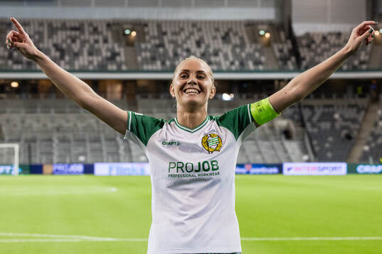 Alice Carlsson of Hammarby celebrates