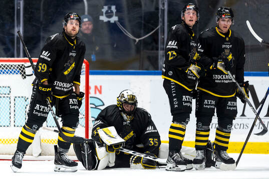 AIKs Macoy Erkamps, målvakt Jonathan Stålberg och Oliver