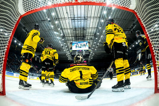 Vimmerbys Jakob Karlsson, målvakt Robin Christoffersson