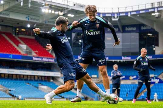 Aron Dønnum and Sander Berge of the Norwegian national