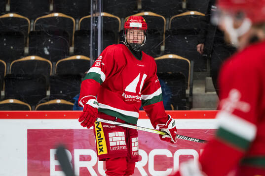 MoDos Milton Gästrin innan ishockeymatchen i SHL mellan