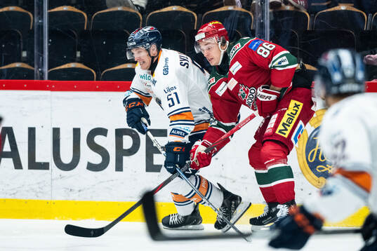 Växjös Emil Sylvegård och MoDos Lukas Jasek