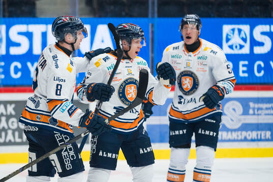 Växjös Elias Rosén jublar med Zachary Giuttari