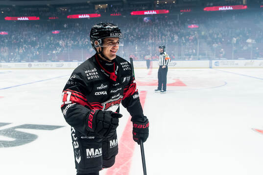 Malmö Redhawks Nikola Pasic jublar