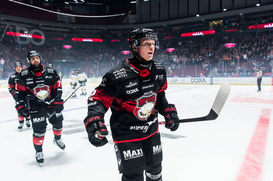 Malmö Redhawks Linus Öberg jublar