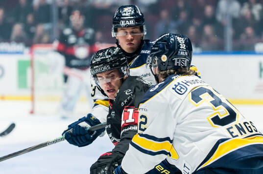Malmö Redhawks Nikola Pasic och HV71s Oscar Engsund