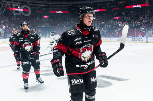 Malmö Redhawks Linus Öberg jublar