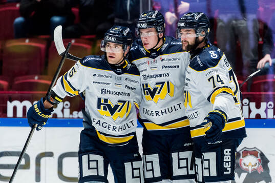 HV71s Herman Träff jublar