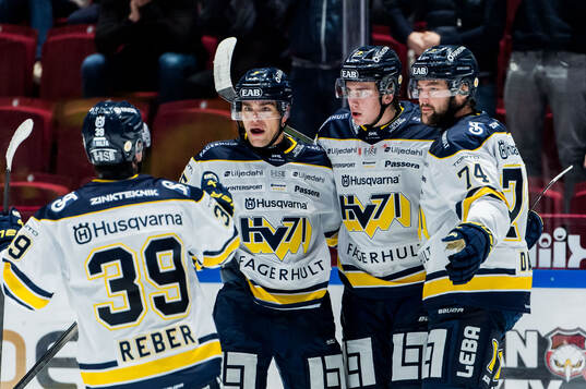 HV71s Herman Träff jublar