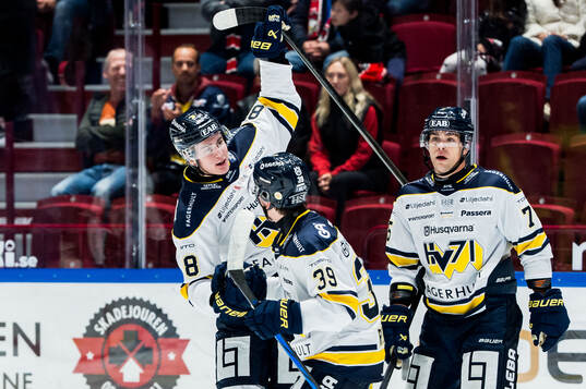 HV71s Herman Träff jublar