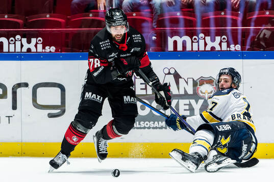 Malmö Redhawks Robin Hanzl och HV71s Isac Brännström