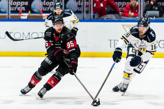 Malmö Redhawks Carl Persson och HV71s Tanner Kero