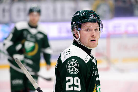 Färjestads Oskar Steen deppar