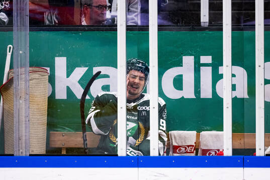Färjestads David Tomasek deppar i utvisningsbåset