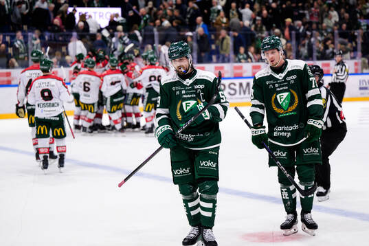 Färjestads Linus Johansson och Adam Ollas Mattsson deppar