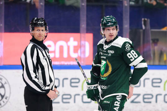 Färjestads Marian Studenic får matchstraff