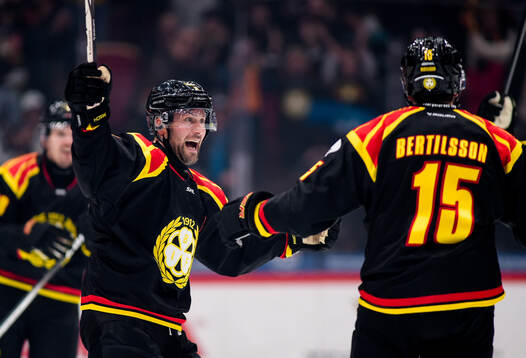 Brynäs Johan Larsson och Simon Bertilsson jublar