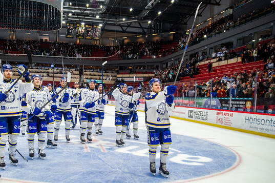 Leksands Marcus Karlberg jublar med lagkamrater