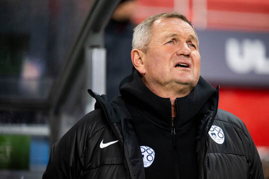 Head coach Matjaz Kek of Slovenia