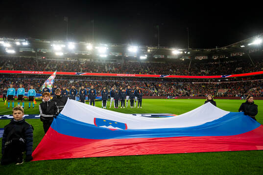 The team line-up and flag of Slovenia