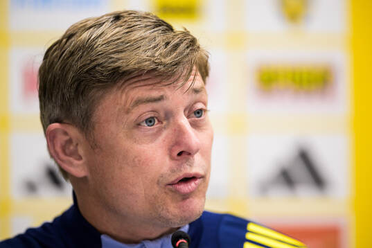 Head coach Jon Dahl Tomasson of the Swedish men's national