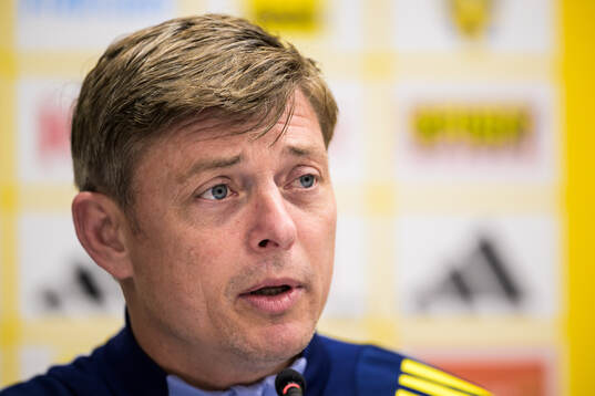 Head coach Jon Dahl Tomasson of the Swedish men's national