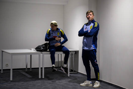 Victor Nilsson Lindelöf and head coach Jon Dahl Tomasson