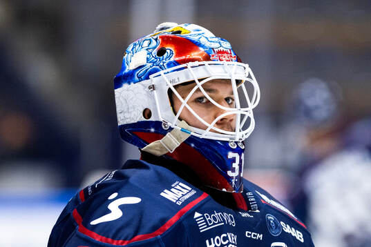 Linköpings målvakt Jesper Myrenberg på uppvärmningen