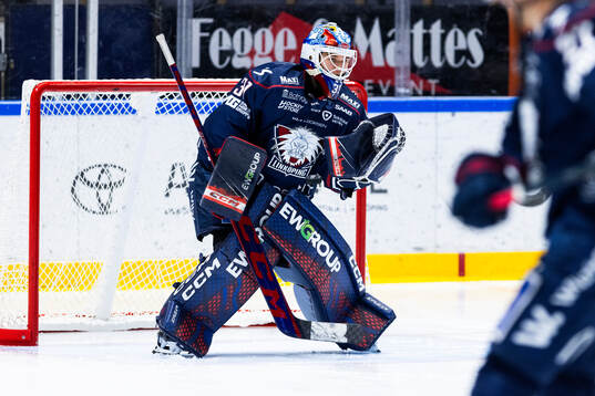 Linköpings målvakt Jesper Myrenberg på uppvärmningen