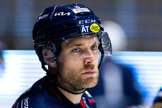 Linköpings Patrick Russell på uppvärmningen