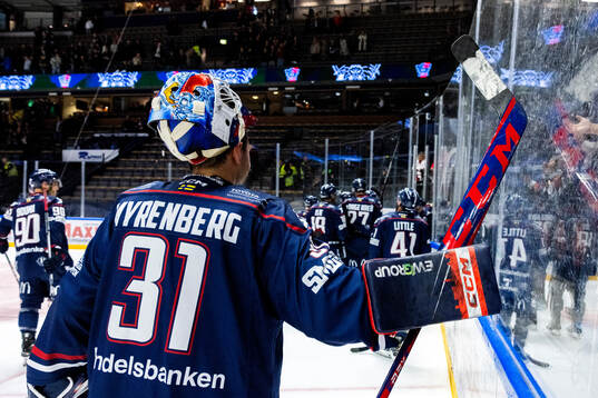 Linköpings målvakt Jesper Myrenberg jublar