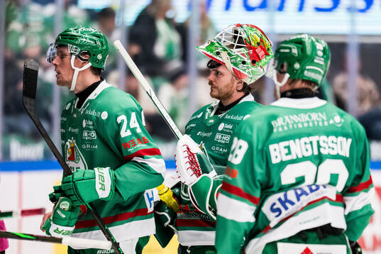 Rögles Mattias Göransson och målvakt Christoffer Rifalk