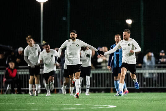 FC Järfällas Mert Tuncer och Carl-Simon Norén jublar