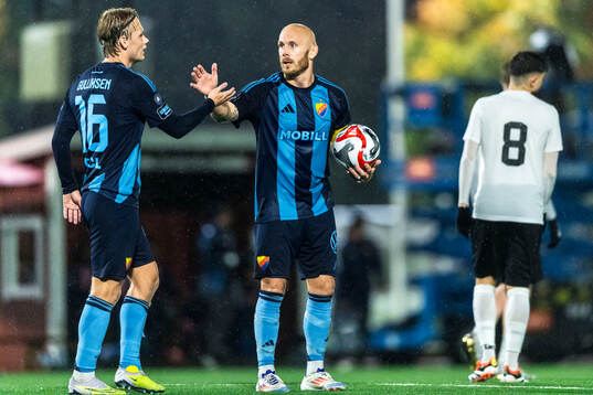 Djurgårdens Tobias Gulliksen och Magnus Eriksson jublar