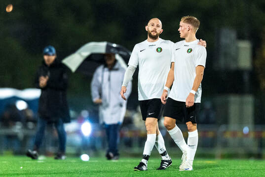 FC Järfällas Carl-Simon Norén och Jonathan Hedivi deppar