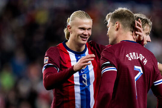 Alexander Sørloth of Norway celebrates with Erling Braut
