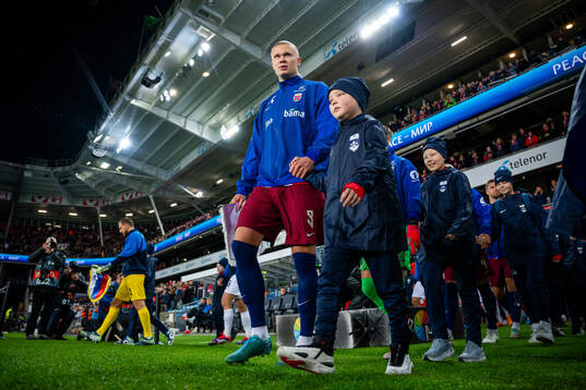 Erling Braut Haaland of Norway enters the pitch