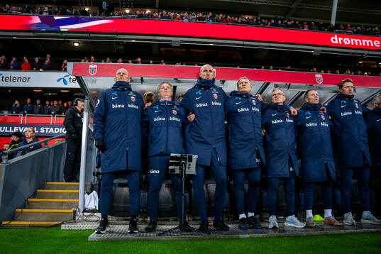 Head coach Ståle Solbakken, assistant coach Kent