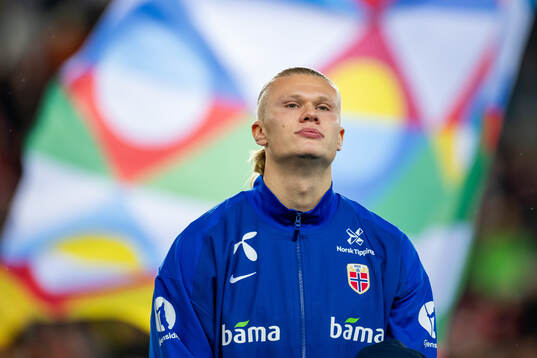 Erling Braut Haaland of Norway line up