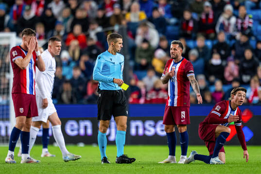 Referee Manfredas Lukjancukas, Aron Dønnum of Norway and