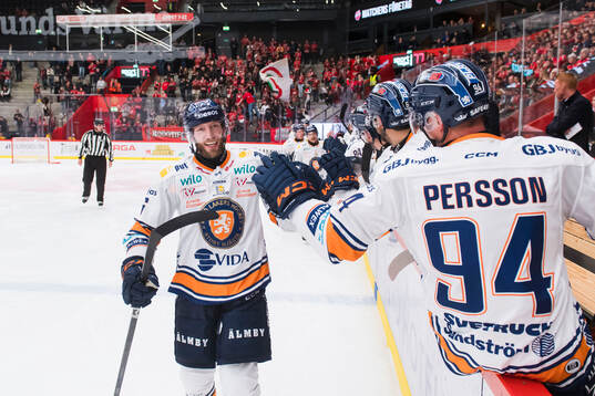 Växjös Petter Granberg jublar