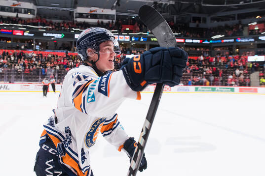 Växjös Filip Eriksson jublar