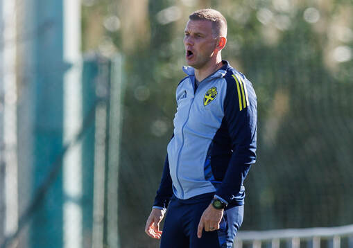 head coach Andreas Pettersson of Sweden