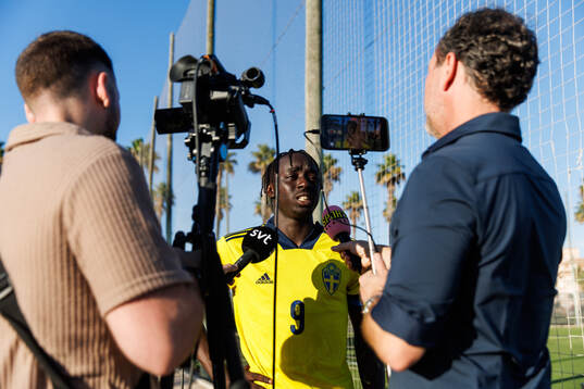 Kalipha Jawla of Sweden speaks to media