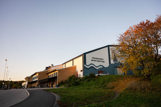 Exteriör vy av Österåkers sportcentrum