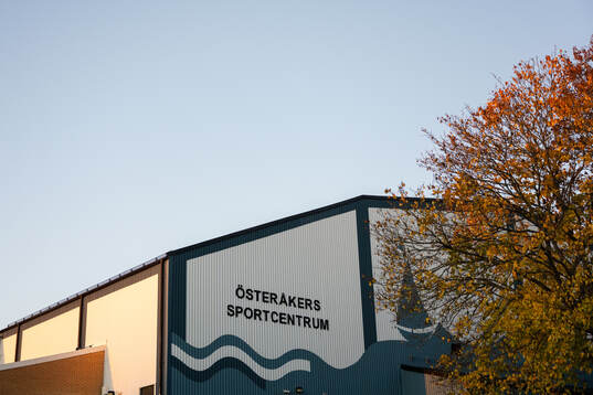 Exteriör vy av Österåkers sportcentrum