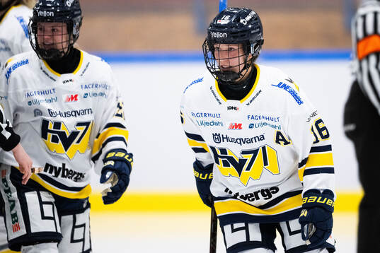 HV71s Kajsa Armborg jublar