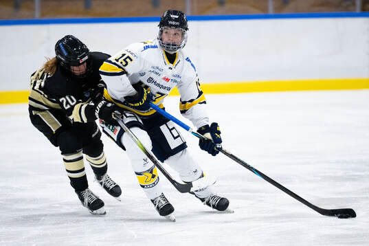 SDEs Andrea Kaspersen och HV71s Jessica Adolfsson